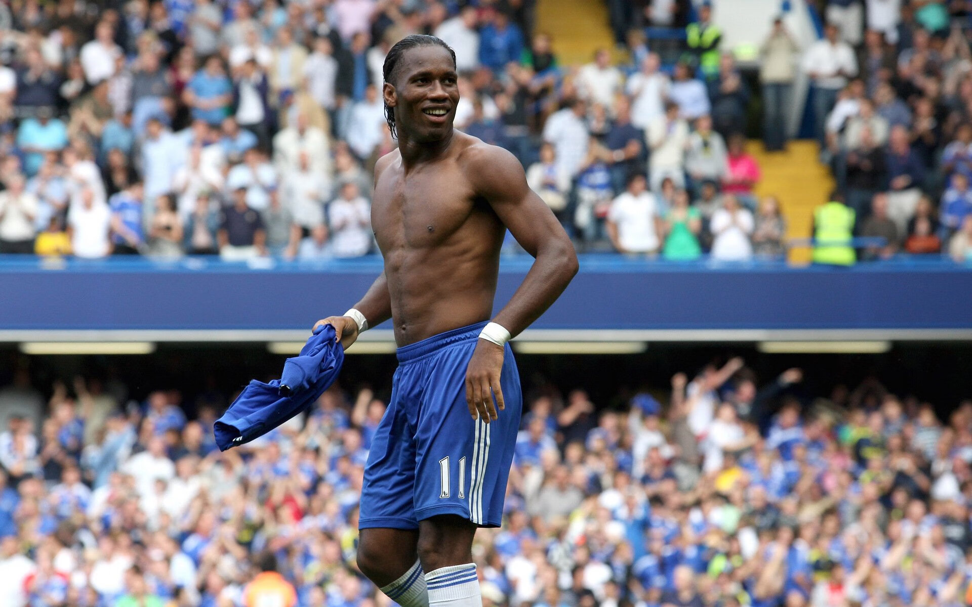 爱游戏品牌保障-LOL明星战队宣传片上线引发刷屏，lol明星表演赛完整版